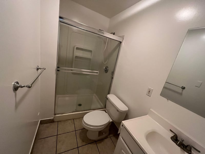 shared-bathroom--san-rafael-student-home