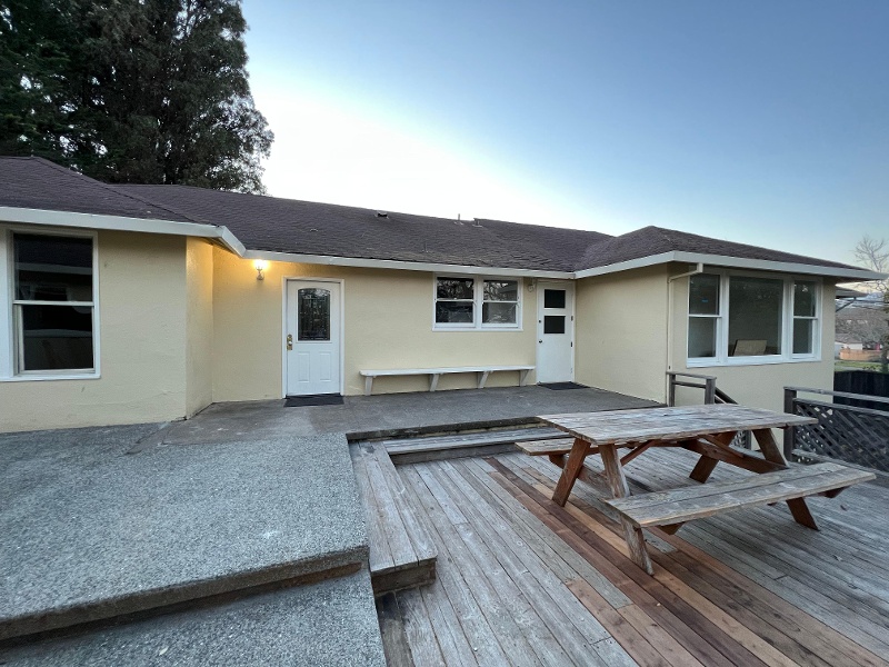 outside-deck-san-rafael-student-home